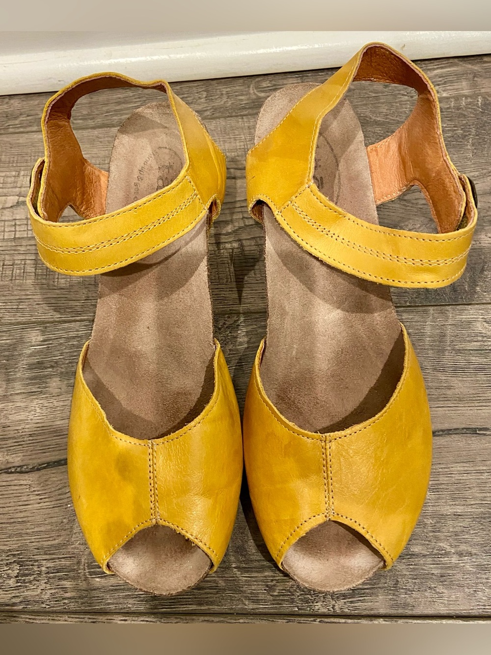 Fly London Yetti Leather Ankle Boots Size 8.5/39 NWOB Yellow/ Beige